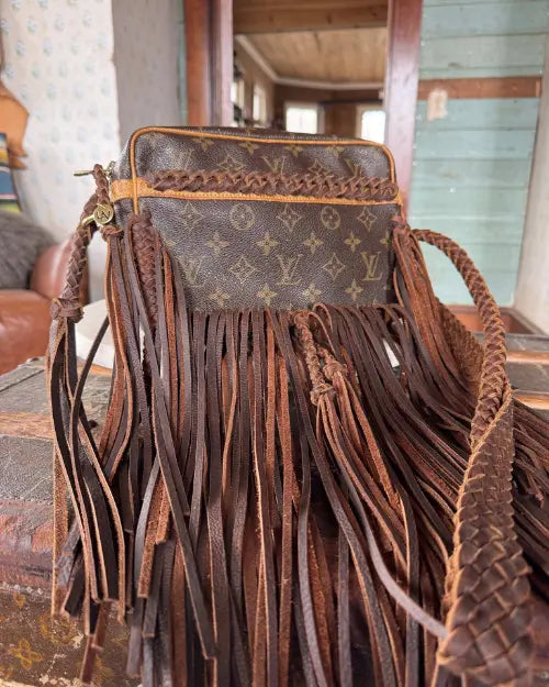 LEATHERANDVODKA | Compiègne Fringe Crossbody Bag | Camel