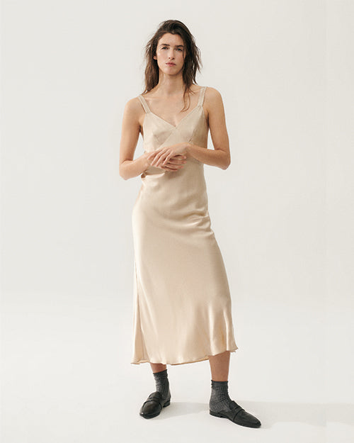 Deco Ruched Dress Hazelnut - L | Silk Laundry Deco Ruched Dress Hazelnut - L | Silk Laundry
