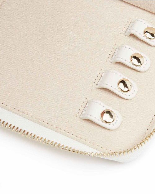 Up-close image of 4 snap-on necklace hooks with pocket. 