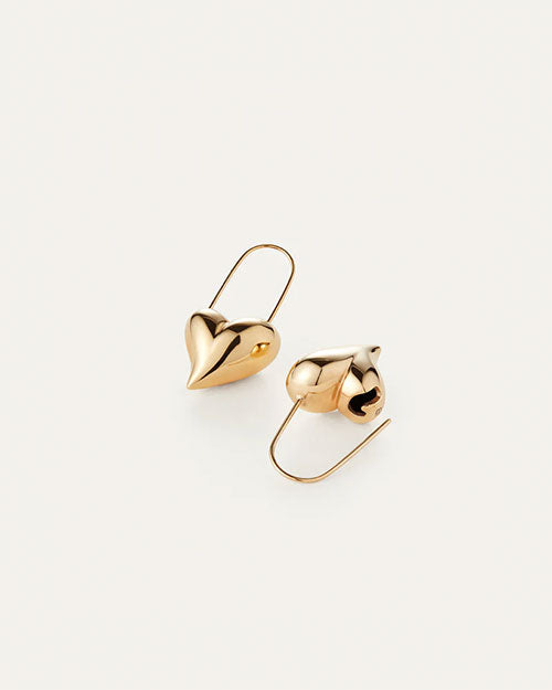 A stylish pair of gold earrings in the shape of hearts, highlighting their romantic and timeless appeal.
