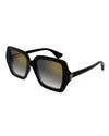 Elegant black square sunglasses, featuring a contemporary design for a fashionable look.