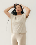 Front view. Ribbed T-Shirt in hazelnut on a model.
