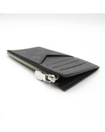 Side of wallet showing silver zipper.
